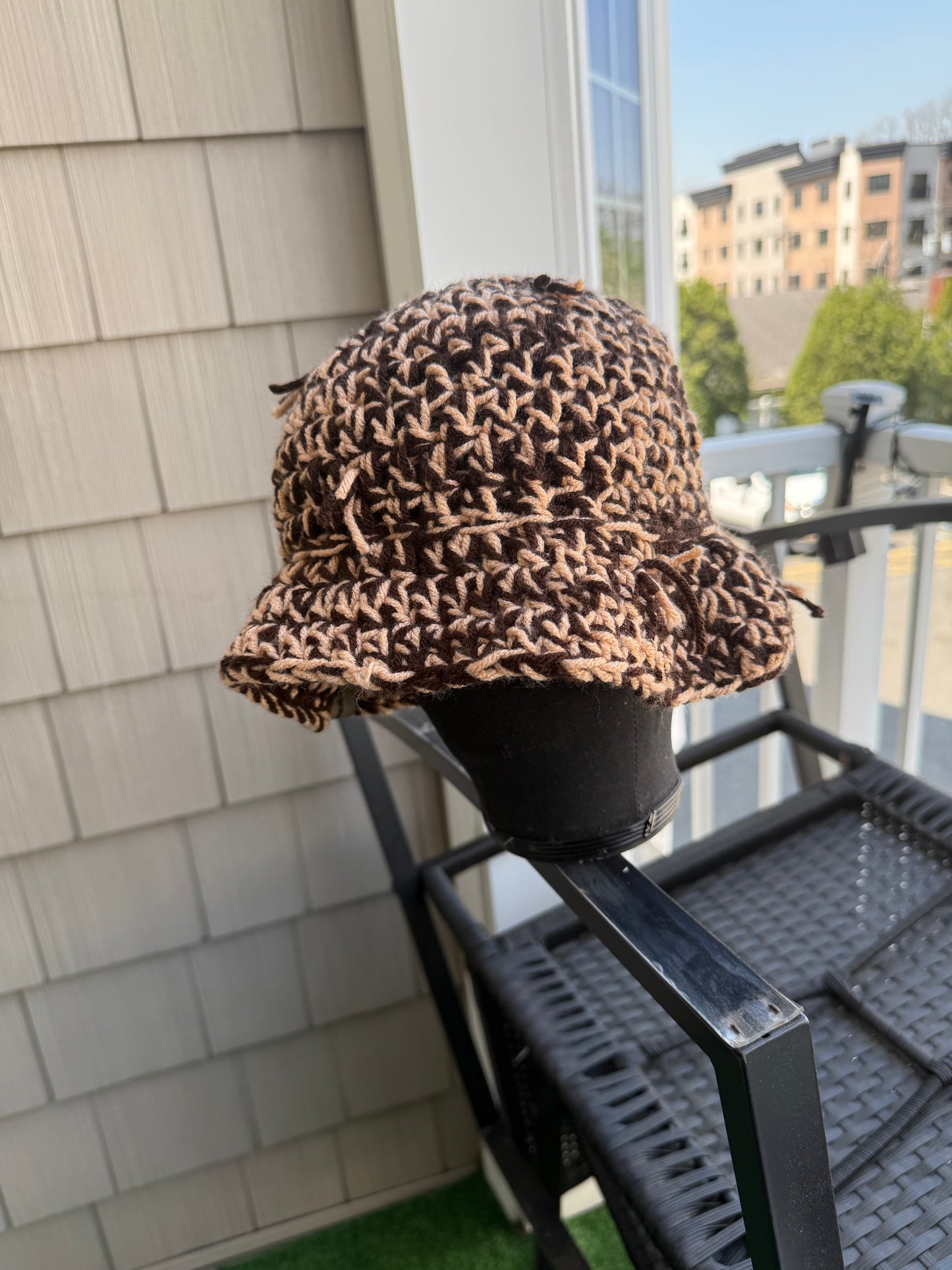 Brown swirl bucket hat