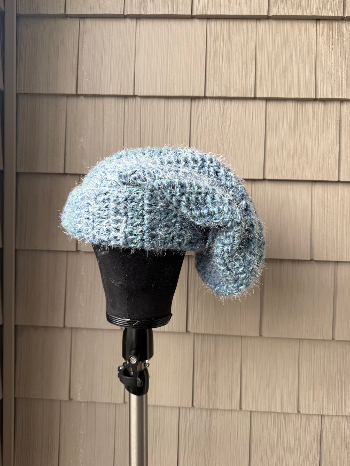 Fluff me blue sky’s slouchy